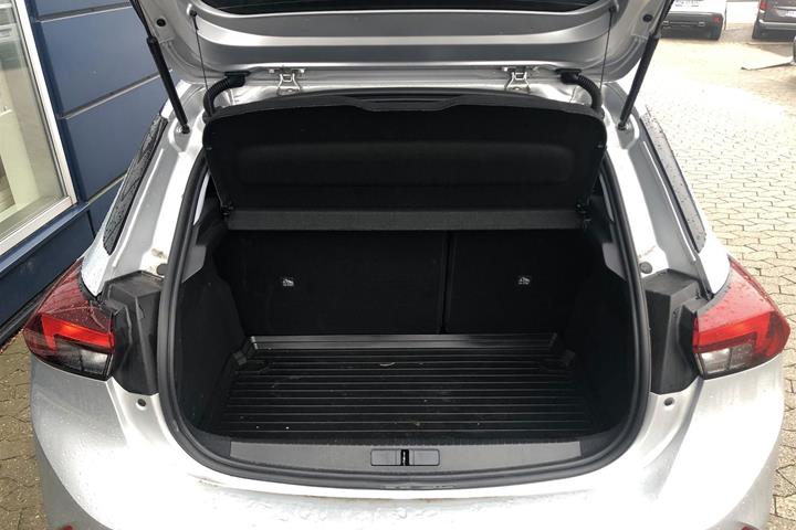 Grå Opel Corsa fra 2022