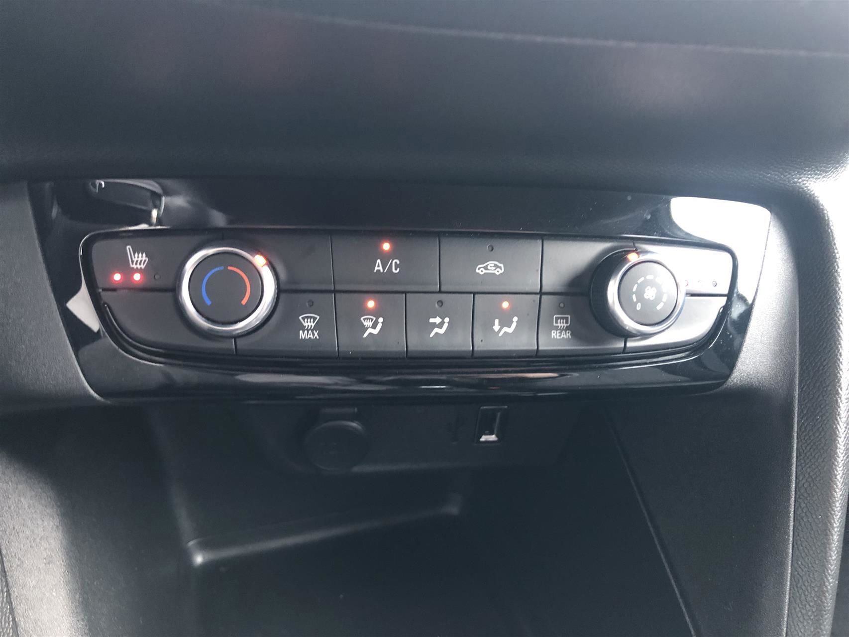 Grå Opel Corsa fra 2022