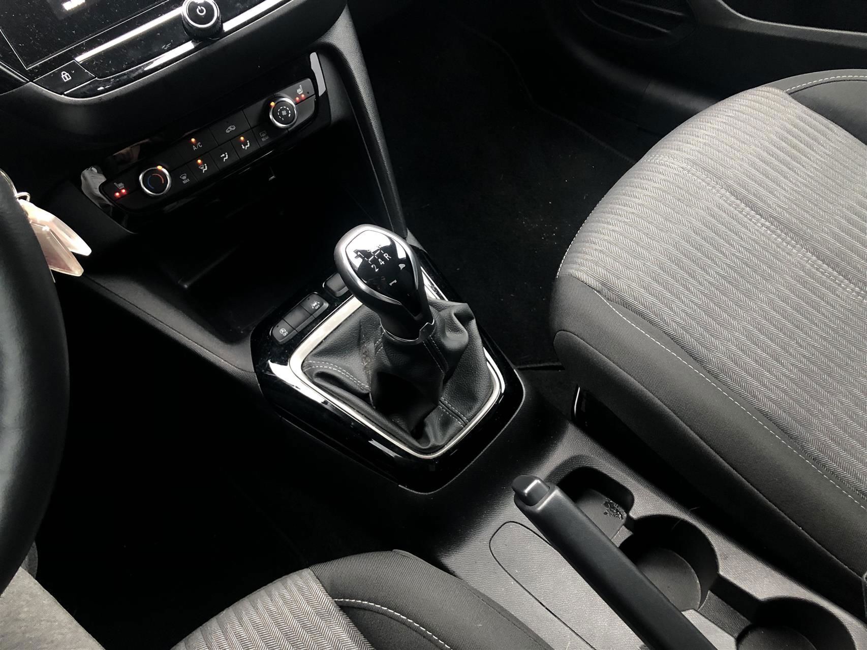 Grå Opel Corsa fra 2022