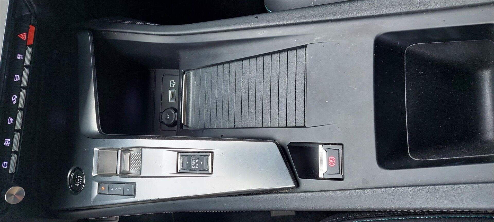 Grøn Peugeot 308 fra 2022