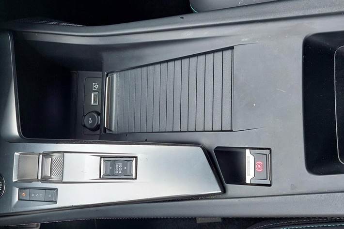 Grøn Peugeot 308 fra 2022