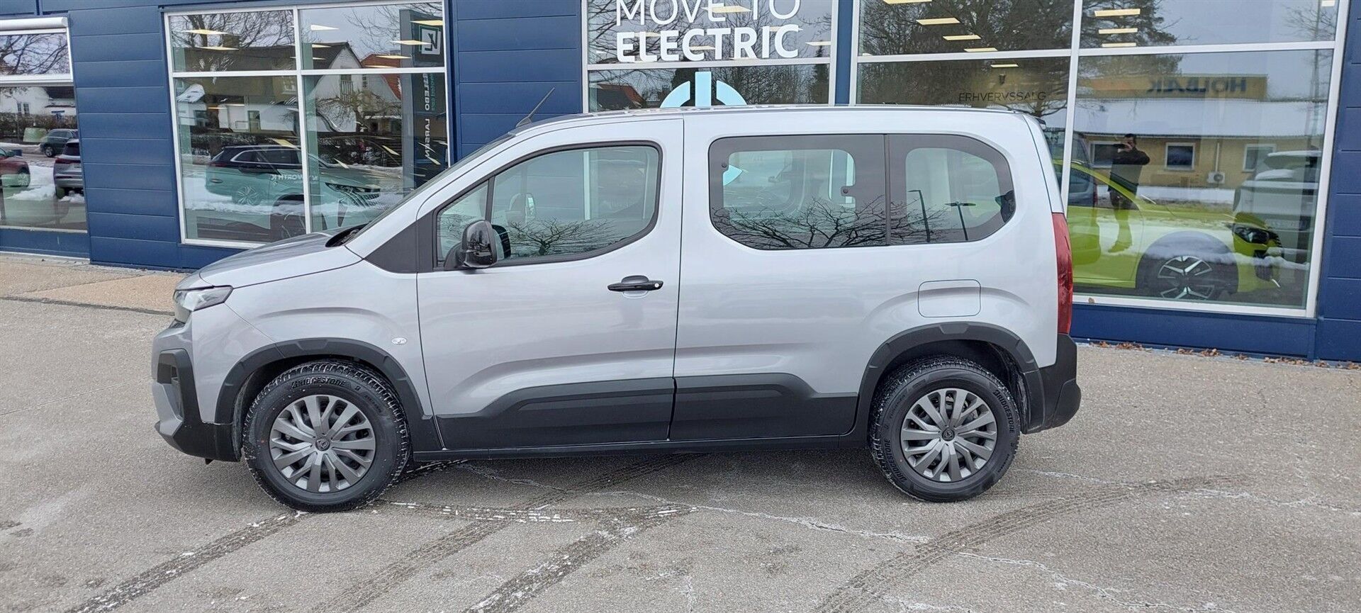 Grå Peugeot e-Rifter fra 2024