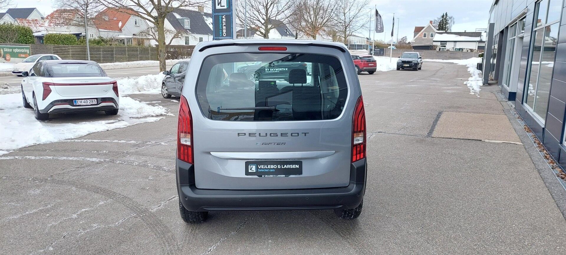 Grå Peugeot e-Rifter fra 2024