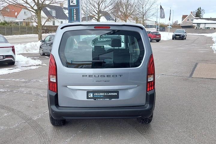 Grå Peugeot e-Rifter fra 2024