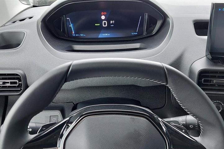 Grå Peugeot e-Rifter fra 2024