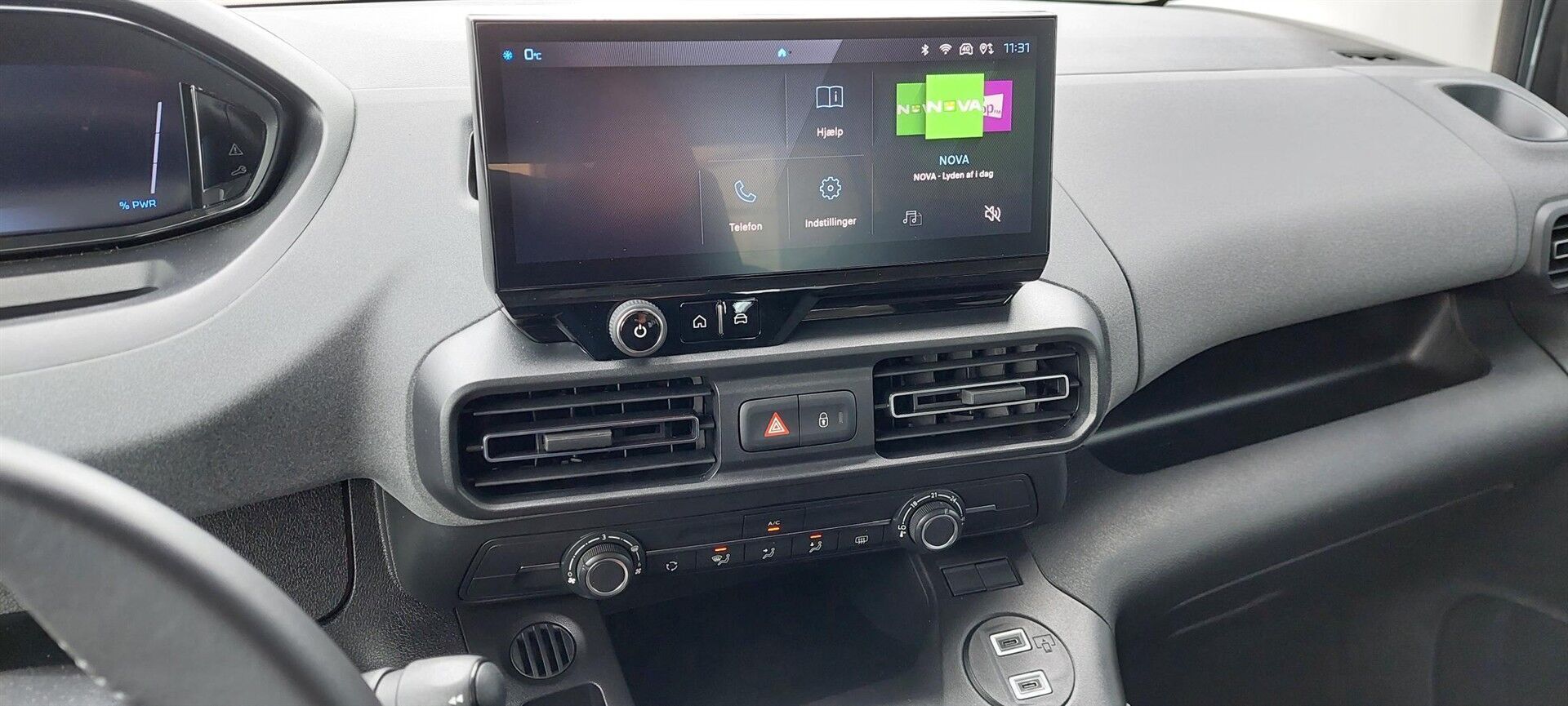 Grå Peugeot e-Rifter fra 2024