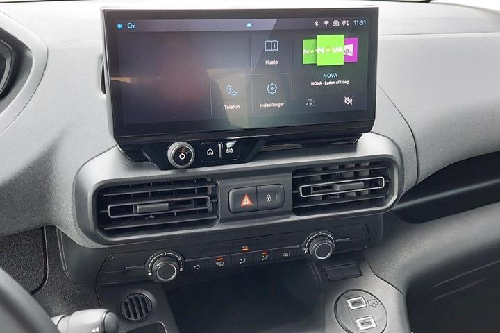 Grå Peugeot e-Rifter fra 2024