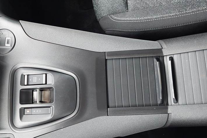 Grå Peugeot e-Rifter fra 2024