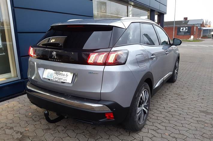 Grå Peugeot 3008 fra 2021