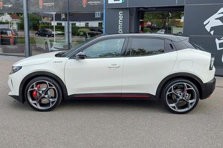 Hvid Alfa Romeo Junior fra 2025