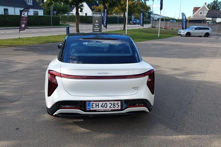Hvid Hongqi EH7 fra 2025