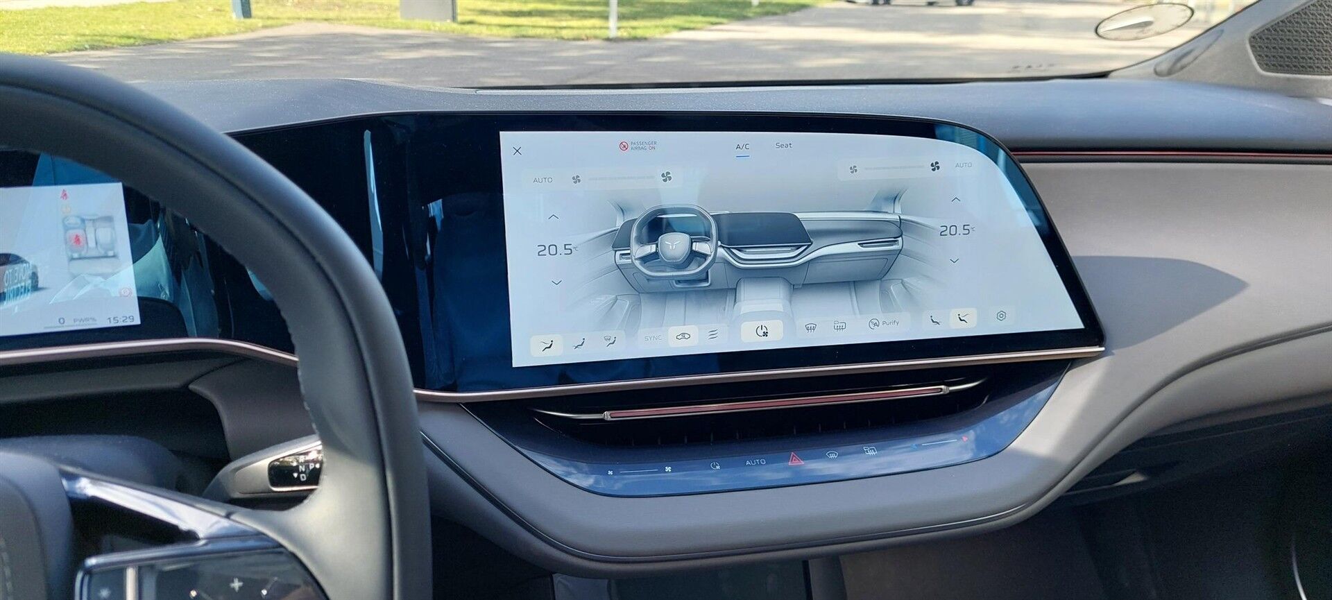 Hvid Hongqi EH7 fra 2025