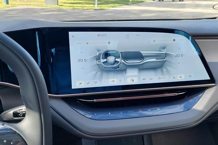 Hvid Hongqi EH7 fra 2025