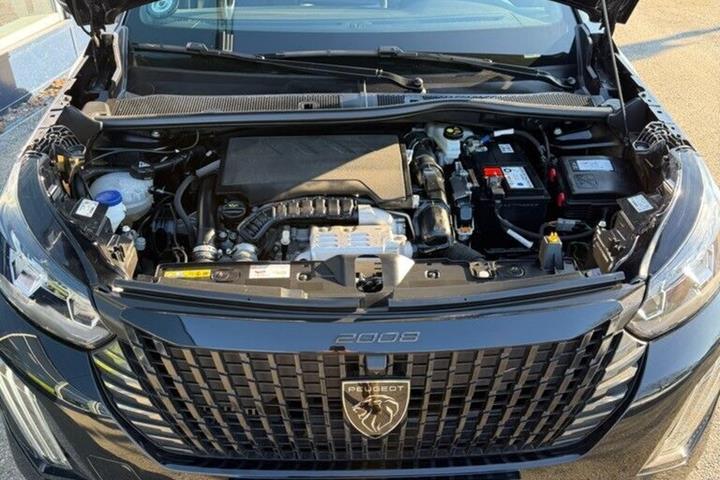 Sort Peugeot 2008 fra 2024