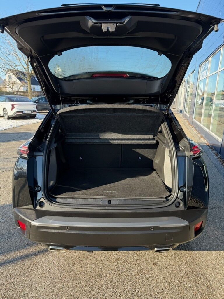 Sort Peugeot 2008 fra 2024