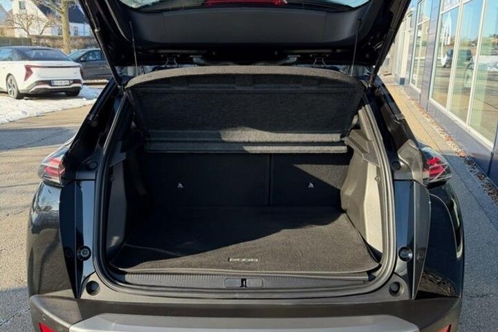 Sort Peugeot 2008 fra 2024