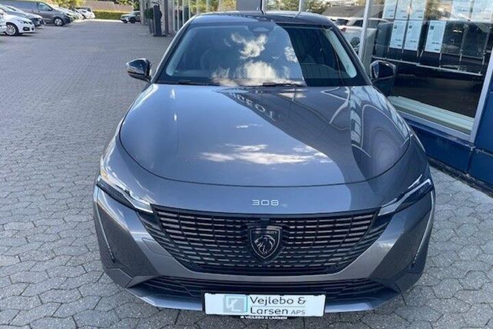 Grå Peugeot 308 fra 2022