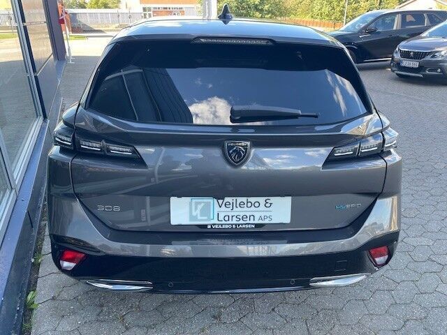 Grå Peugeot 308 fra 2022