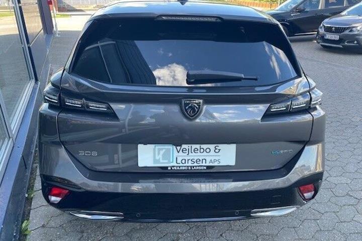 Grå Peugeot 308 fra 2022