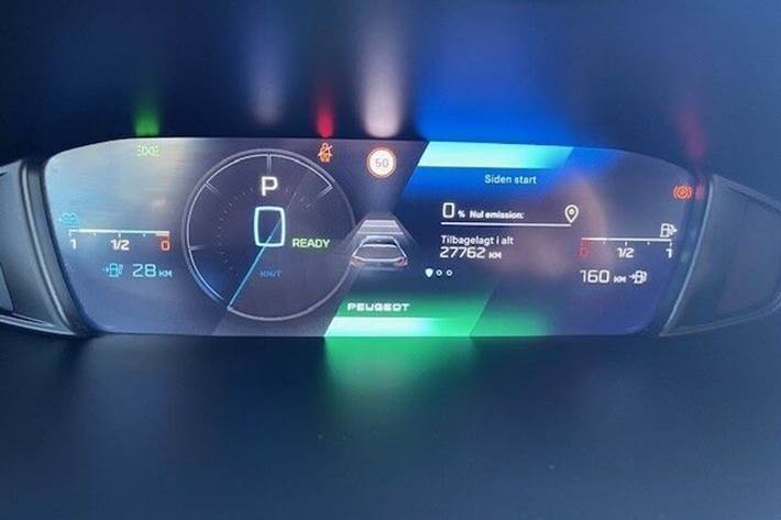 Grå Peugeot 308 fra 2022