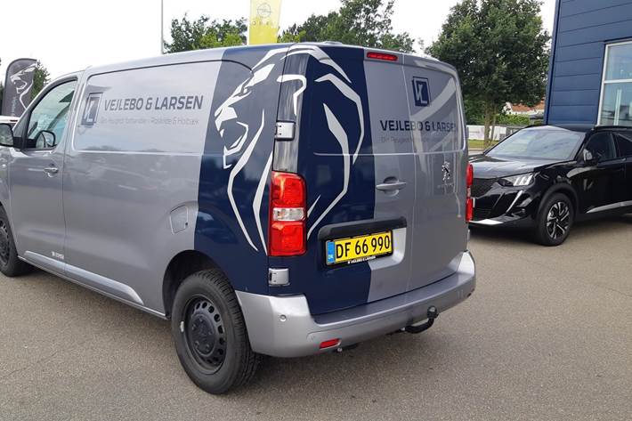 Grå Peugeot Expert fra 2021