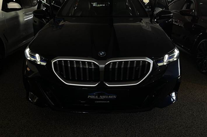 Sort BMW i5 fra 2023