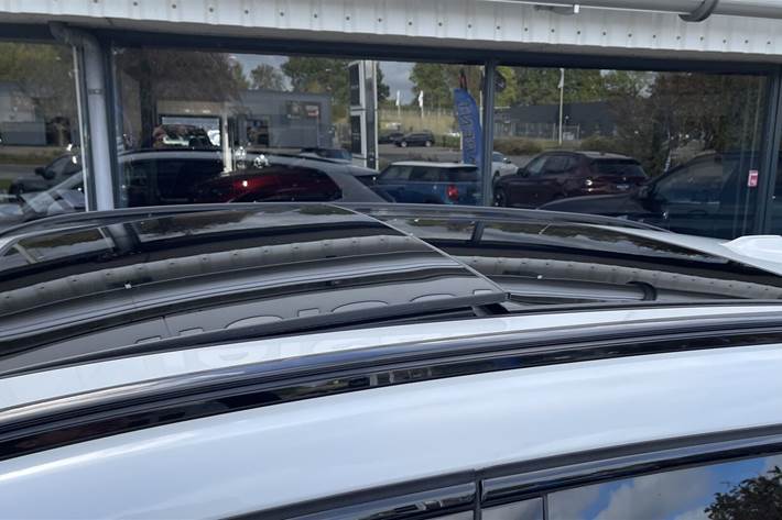 Hvid BMW iX1 fra 2024 set udefra