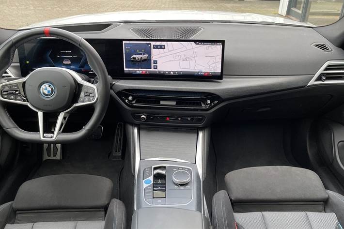 Hvid BMW i4 fra 2024