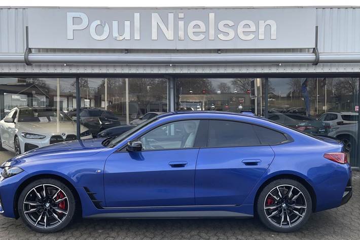 Blå BMW i4 fra 2024