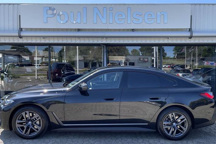 Sort BMW i4 fra 2023