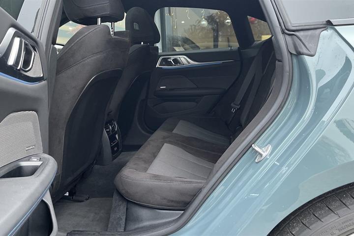 Grøn BMW i4 fra 2024
