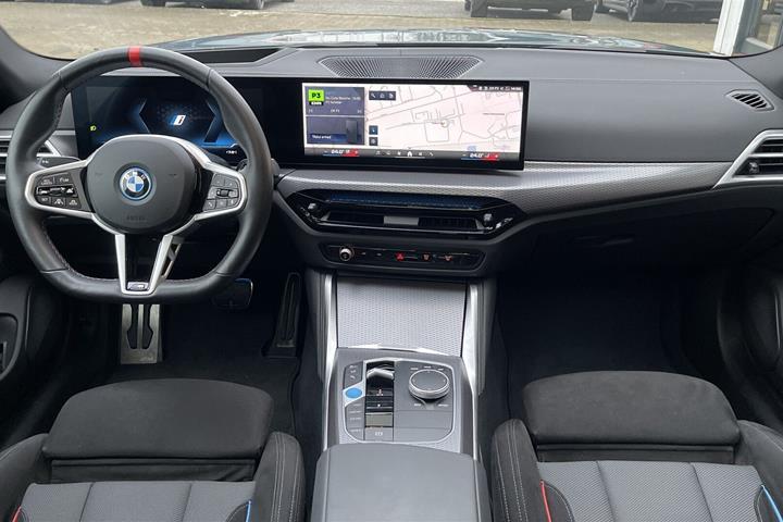 Grøn BMW i4 fra 2024