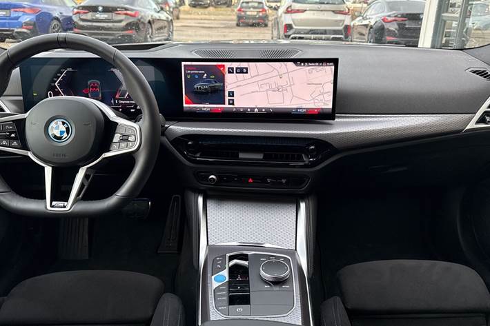 Grøn BMW i4 fra 2025