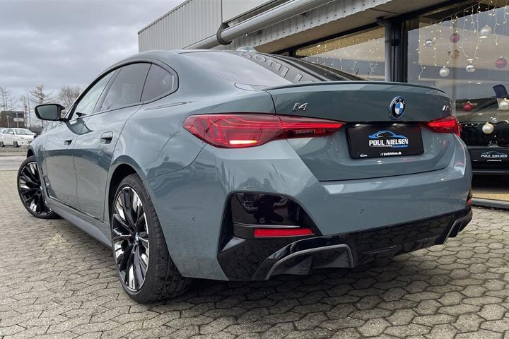 Grøn BMW i4 fra 2025