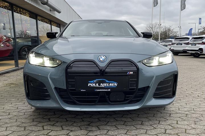 Grøn BMW i4 fra 2025