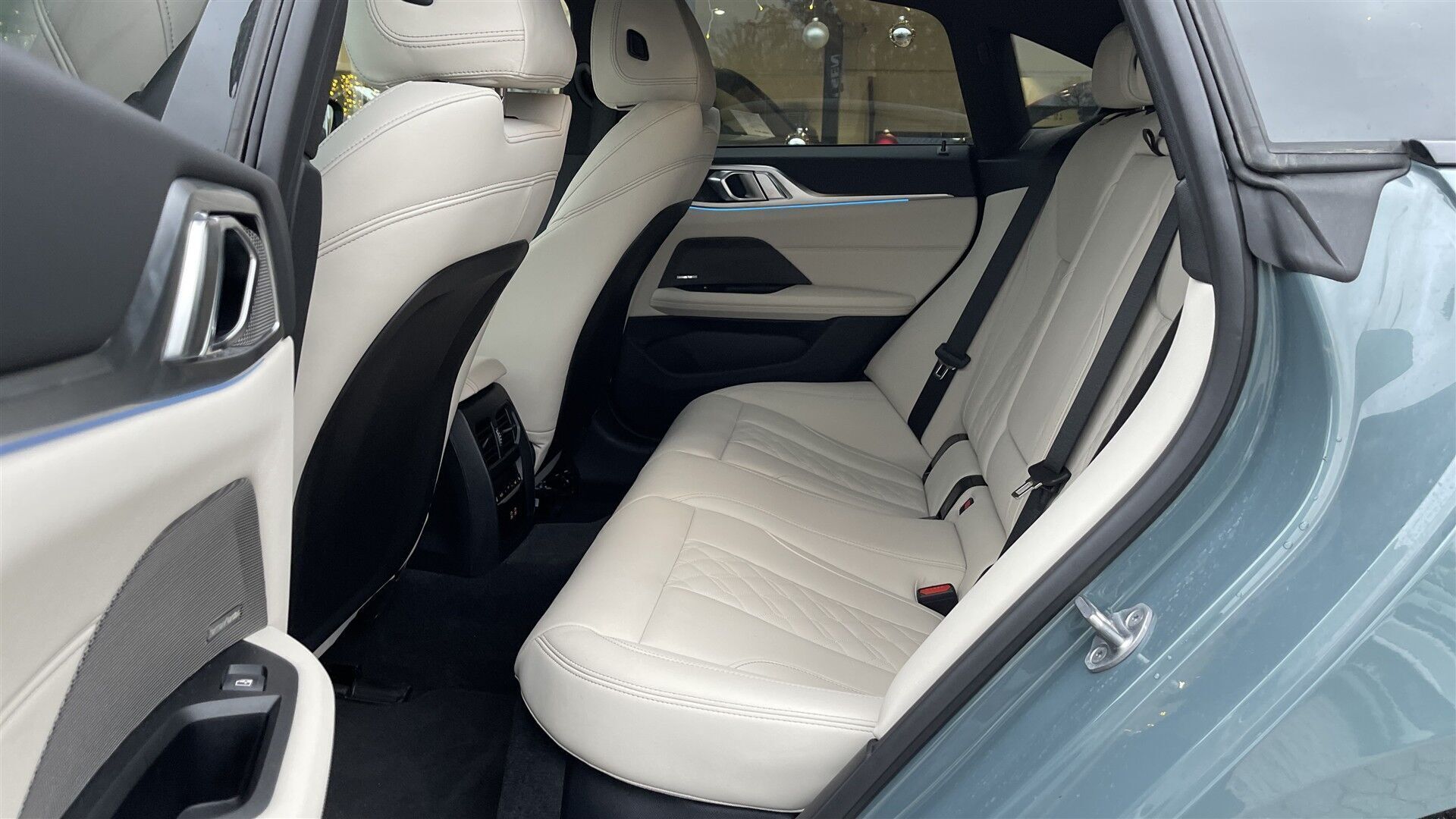 Grøn BMW i4 fra 2025