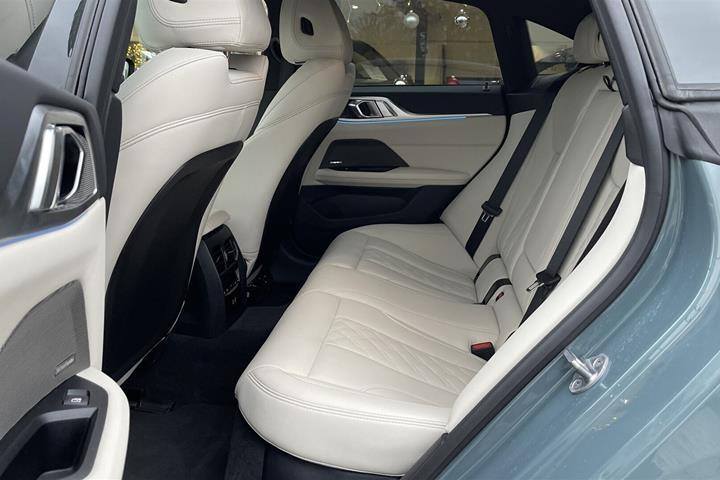 Grøn BMW i4 fra 2025