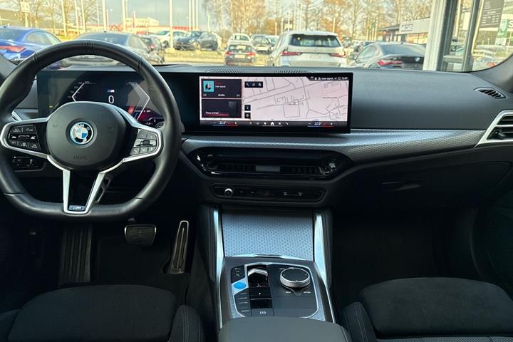 Hvid BMW i4 fra 2024