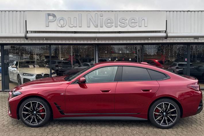 Rød BMW i4 fra 2024