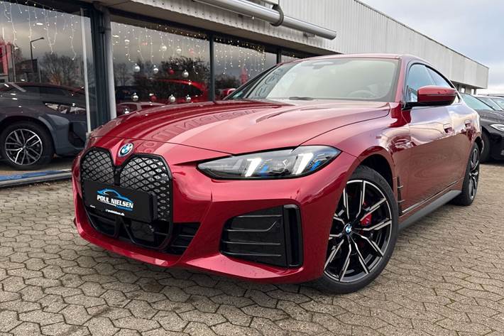 Rød BMW i4 fra 2024