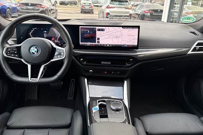 Rød BMW i4 fra 2024