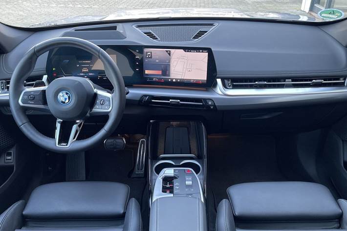 Sølv BMW iX1 fra 2025