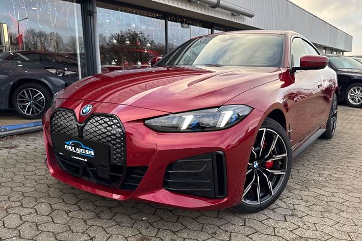 Rød BMW i4 fra 2024