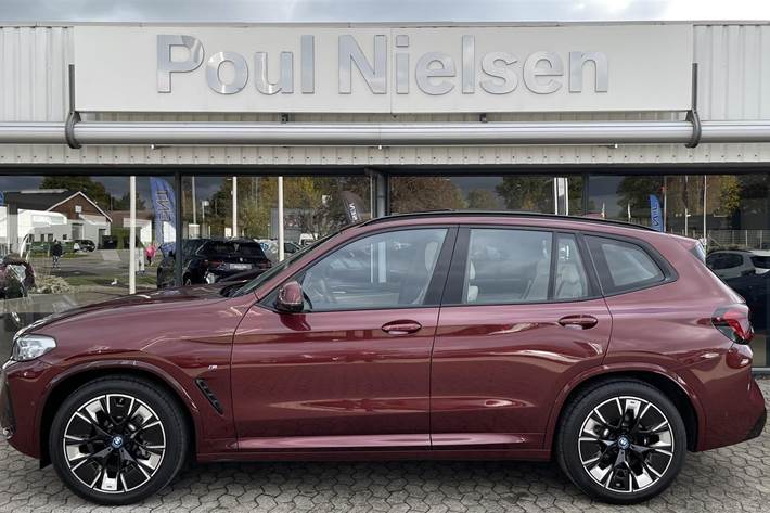 Rød BMW iX3 fra 2023