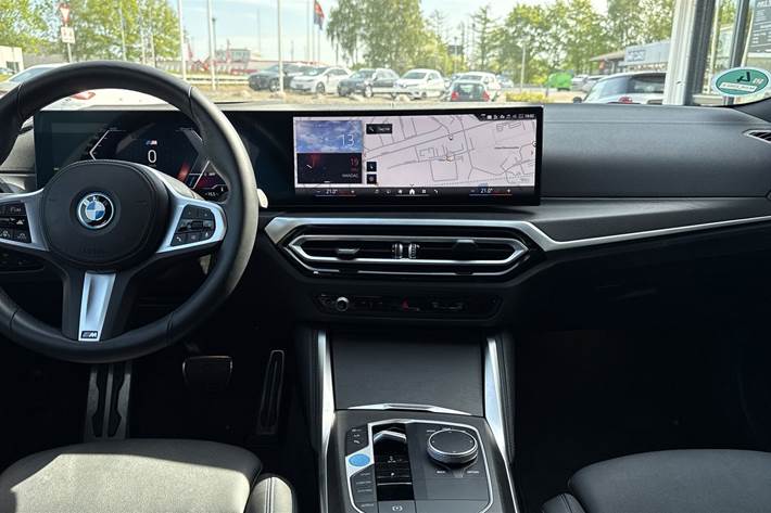 Rød BMW i4 fra 2024