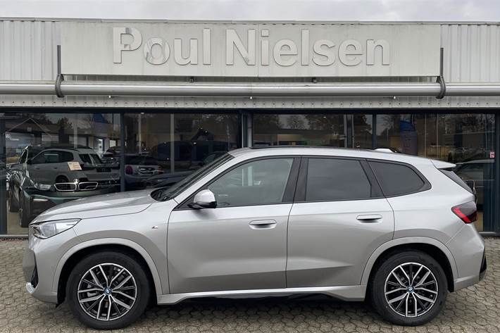 Sølv BMW iX1 fra 2023