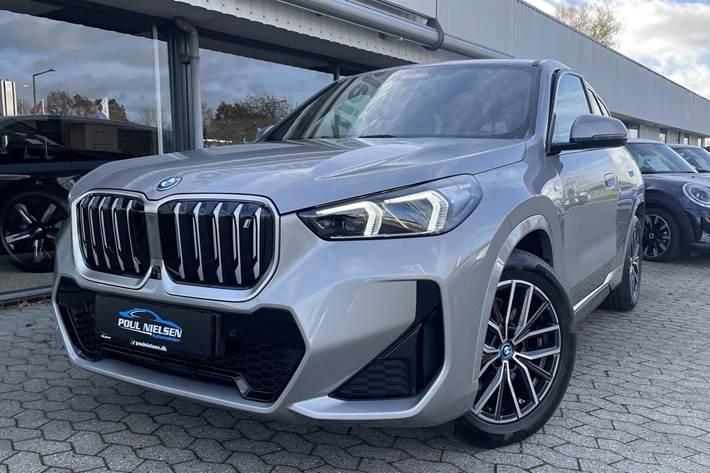 Sølv BMW iX1 fra 2023