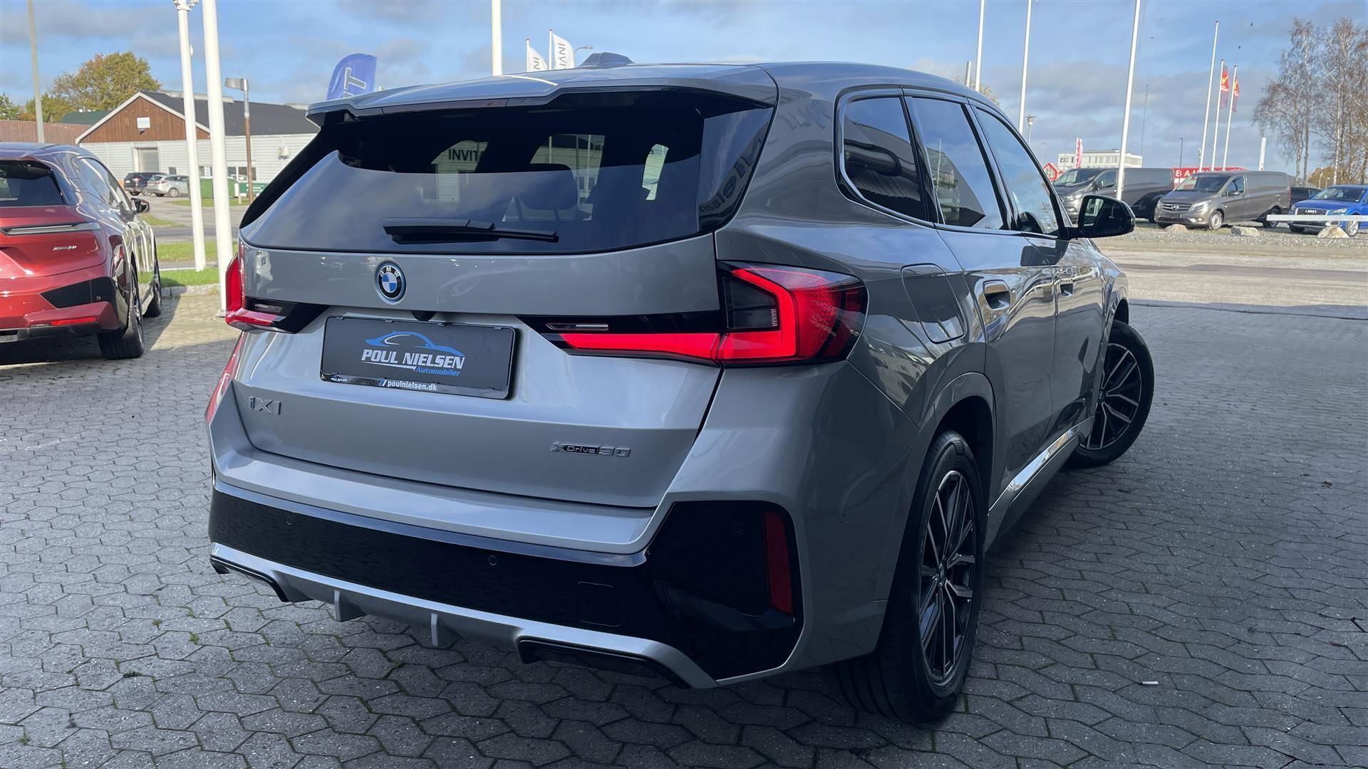 Sølv BMW iX1 fra 2023