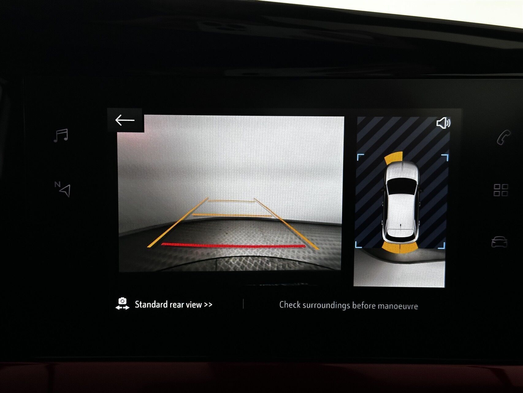 Hvid Opel Mokka-e fra 2023