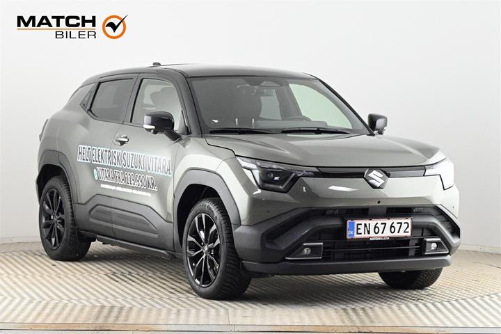 Grøn Suzuki eVitara fra 2025 set udefra